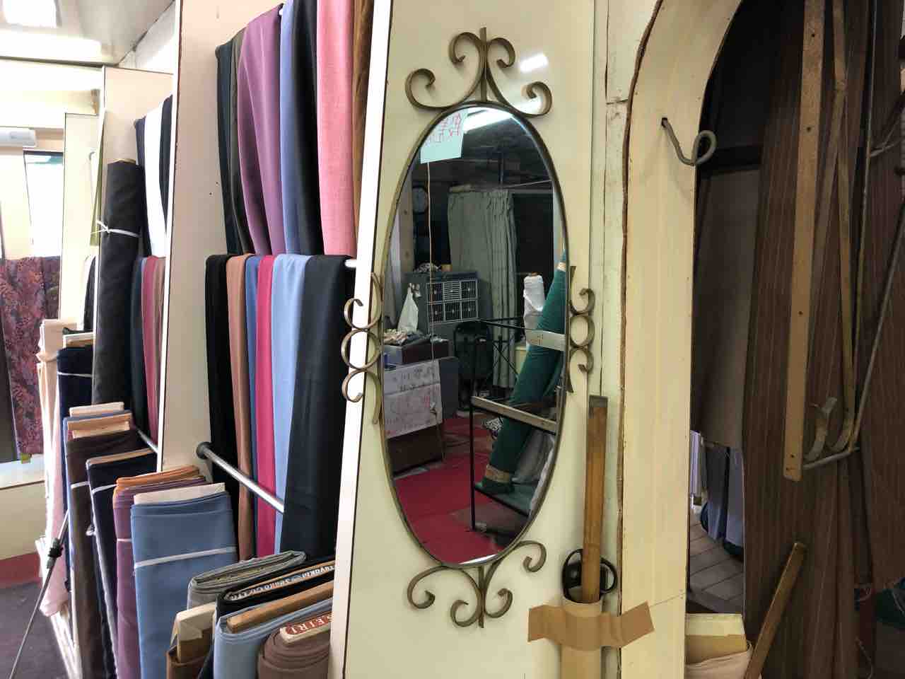 『パール洋装店』レトロな鏡