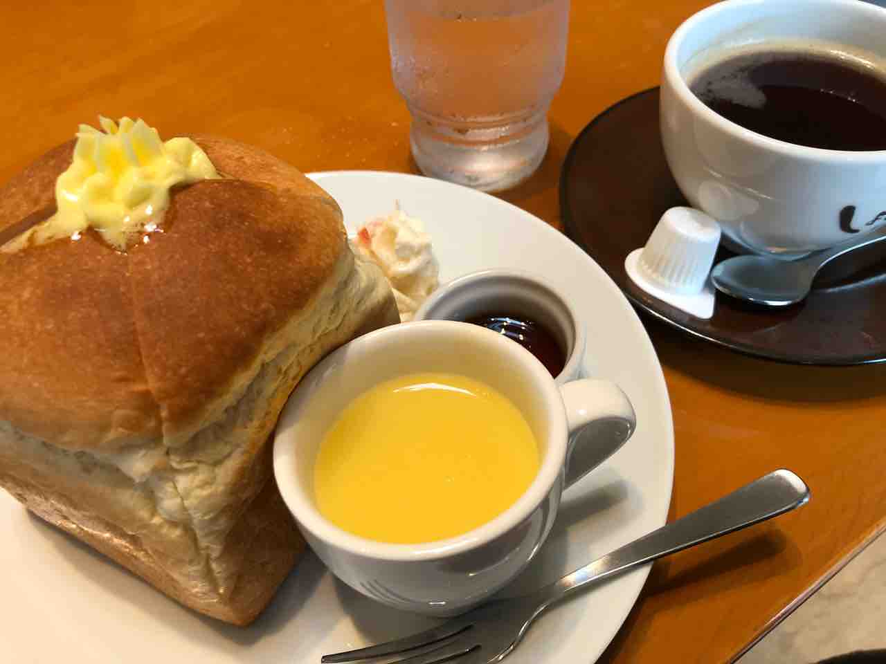 『cafe しょぱん』サイコロ食パン、メープルシロップ、スープ、ポテトサラダのモーニング