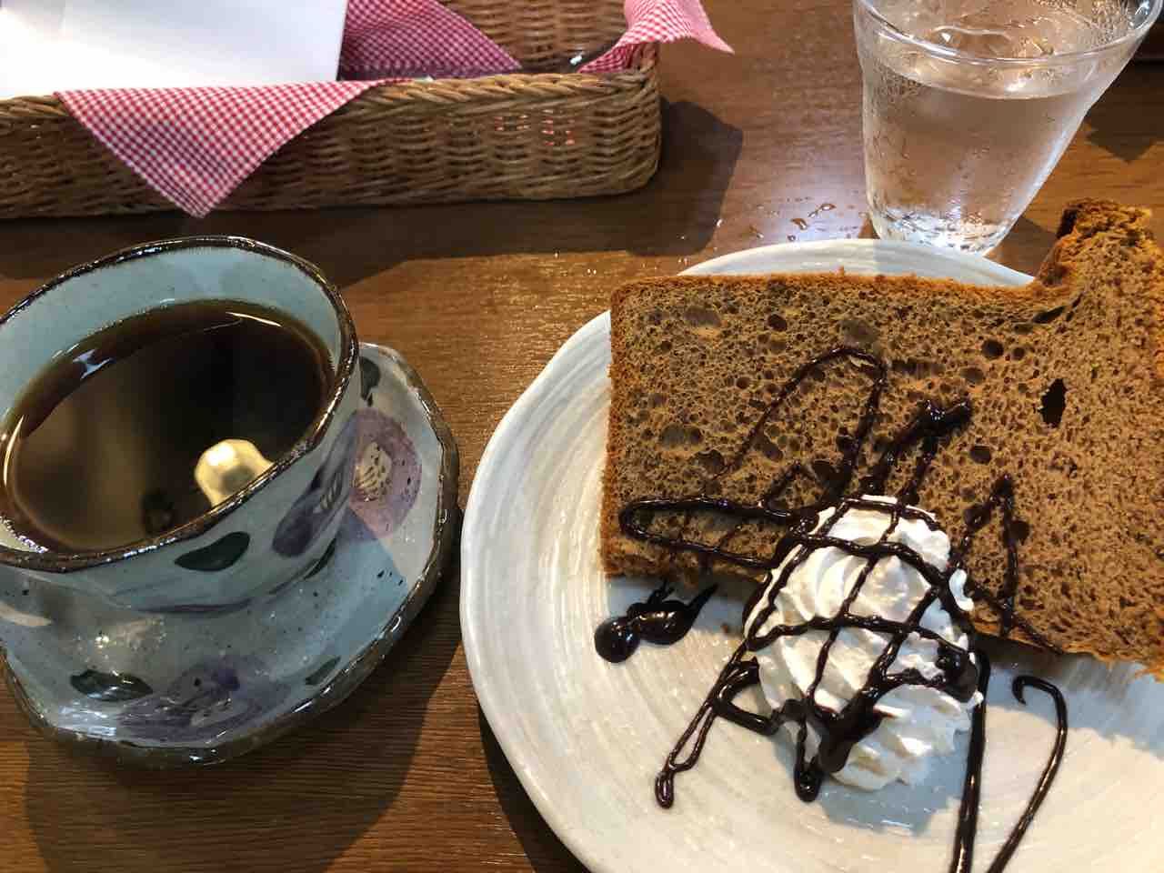 『Cafe Leef Green リーフグリーン』アメリカンコーヒー、シフォンケーキ