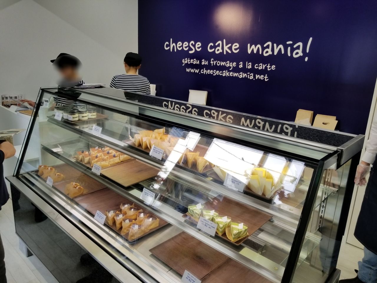 cheese cake mania!（チーズケーキマニア！）店内商品ケース