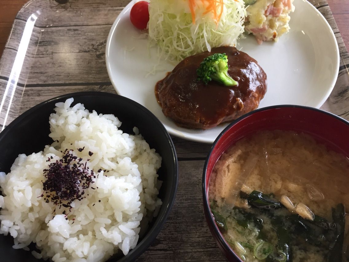 『カフェ ウィステリア』日替わりランチ・煮込みハンバーグ